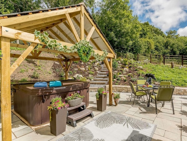 Outdoor dining - 2 Bed in Holywell (oc-88028) (Lixwm)