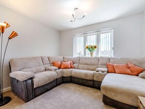 Living area - 5 Bed in Matlock (oc-88486) (Crich)