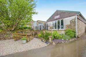 Outdoor dining - 2 Bed in Looe (oc-88357) (Widegates)