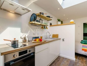 Horno y utensilios de cocina 