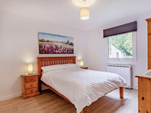 Travel cot, free WiFi, bed sheets - 2 Bed in Saltash (oc-88312) (Notter)