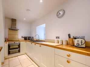 A modern kitchen with a built-in oven, microwave, and stainless steel range hood. - 2 Bed in Ambleside (oc-88319) (Claife)