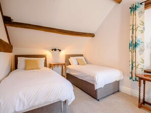 Travel cot, free WiFi, bed sheets - 4 Bed in Buxton (oc-88196) (Hartington)