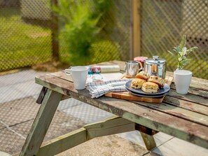 Outdoor dining - 2 Bed in Saltash (oc-88311) (Notter)