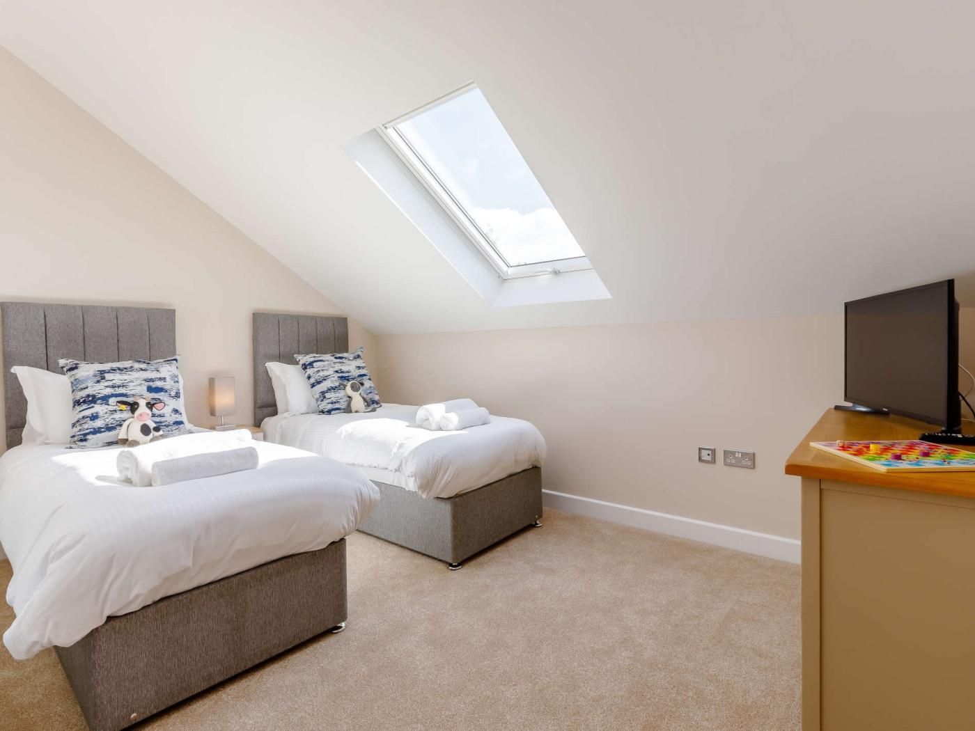 3 bedrooms, travel crib, WiFi (free), bed sheets