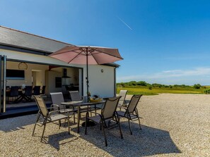 Outdoor dining - 3 Bed in Redruth (oc-88102) (Redruth)