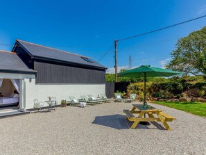 Outdoor dining - 3 Bed in Redruth (oc-88102) (Redruth)