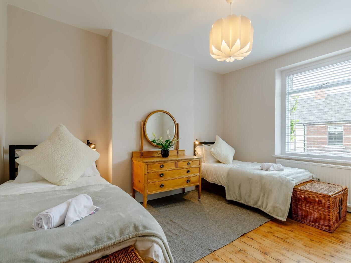 Travel crib, WiFi (free), bed sheets