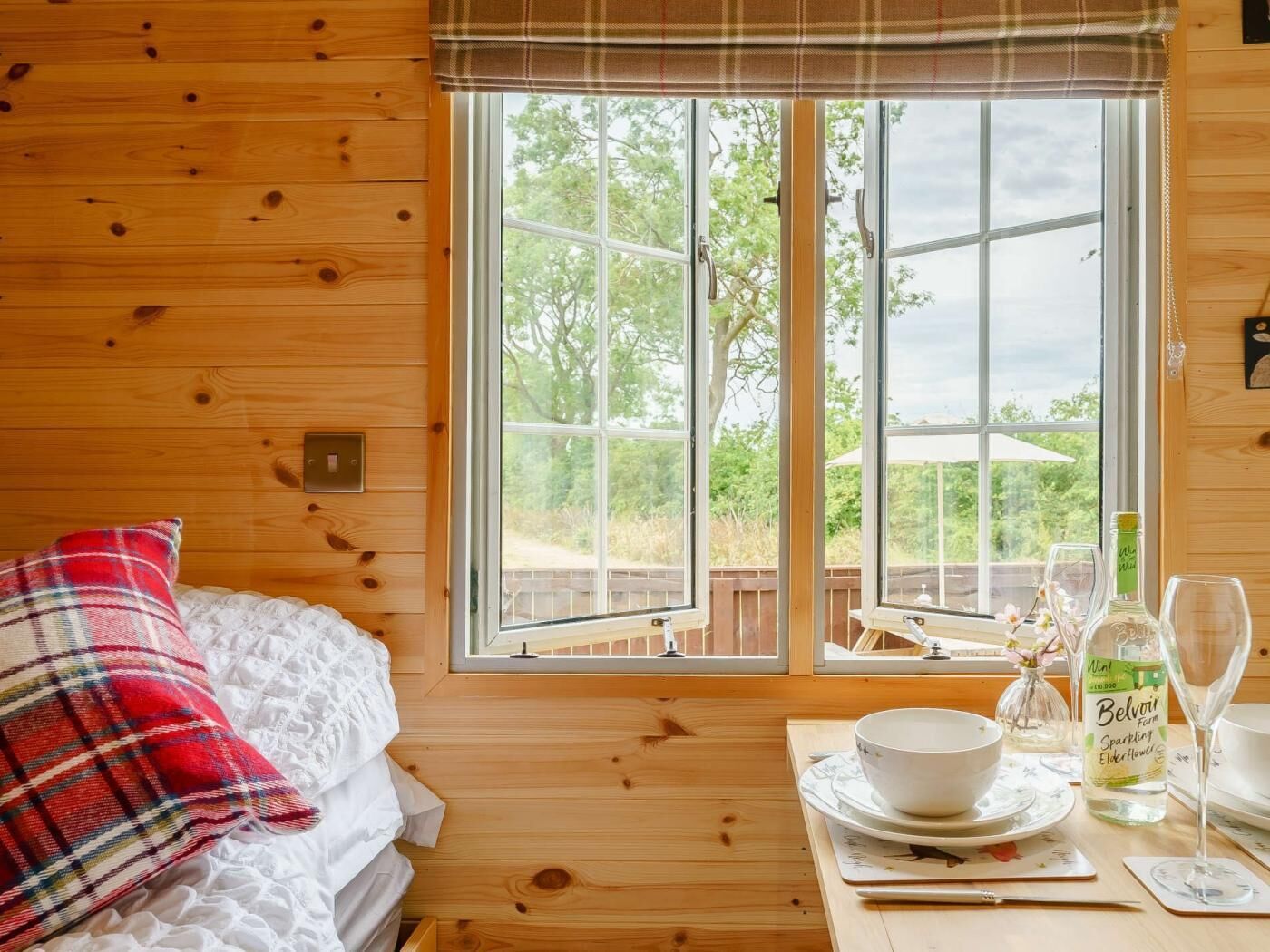 1 bedroom, WiFi (free), bed sheets