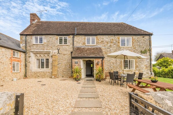 Outdoor dining - 3 Bed in Bridport (oc-89004) (Wootton Fitzpaine)