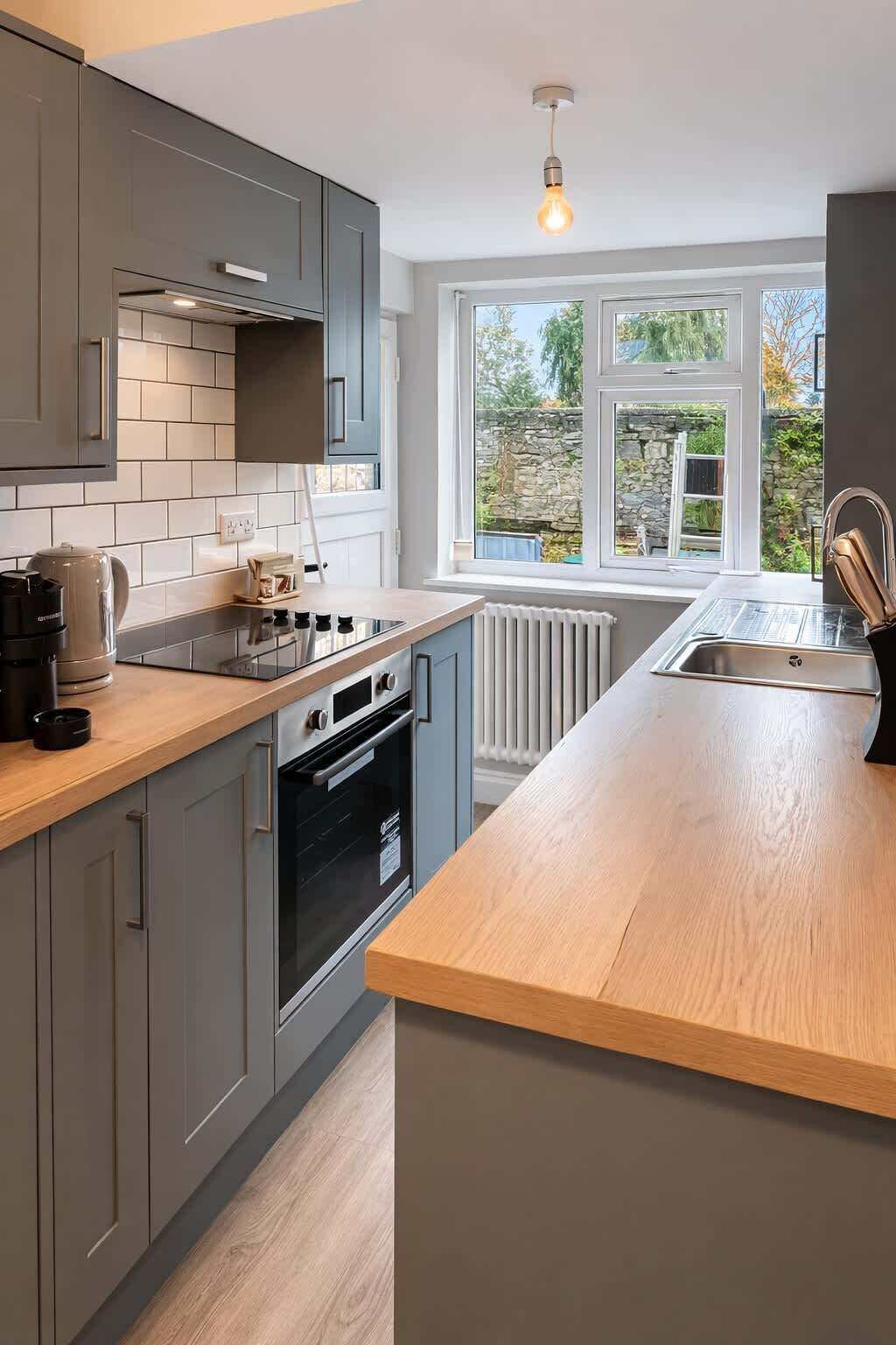 Coffee/tea maker, fridge, microwave, oven