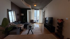 Living area - 1b/1b Midtown Highrise Apartment (Atlanta)