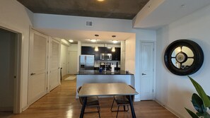 Dining - 1b/1b Midtown Highrise Apartment (Atlanta)