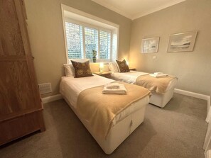 3 Schlafzimmer, Reisekinderbett, kostenloses WLAN, Bettwäsche