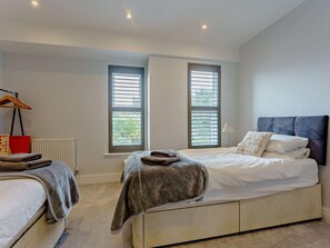 Travel cot, free WiFi, bed sheets - 2 Bed in Sandown (oc-89291) (Sandown)