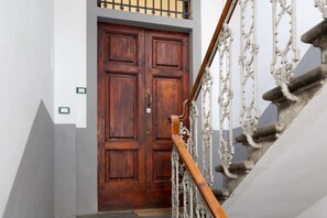 Interior - Santa Croce Living Apartment (Florence)