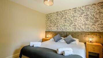 1 bedroom, travel cot, free WiFi, bed sheets