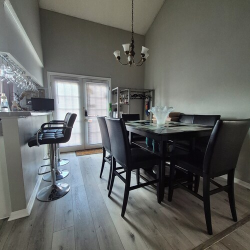 Terrific condo in friendly Humble 10 minutes from IAH & 20 minutes from downtown