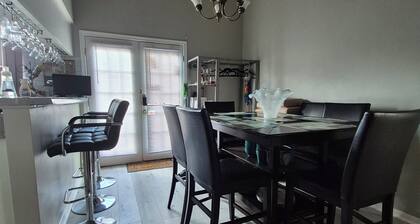 Terrific condo in friendly Humble 10 minutes from IAH & 20 minutes from downtown