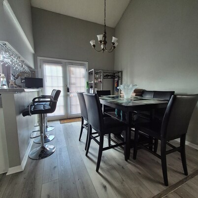 Terrific condo in friendly Humble 10 minutes from IAH & 20 minutes from downtown