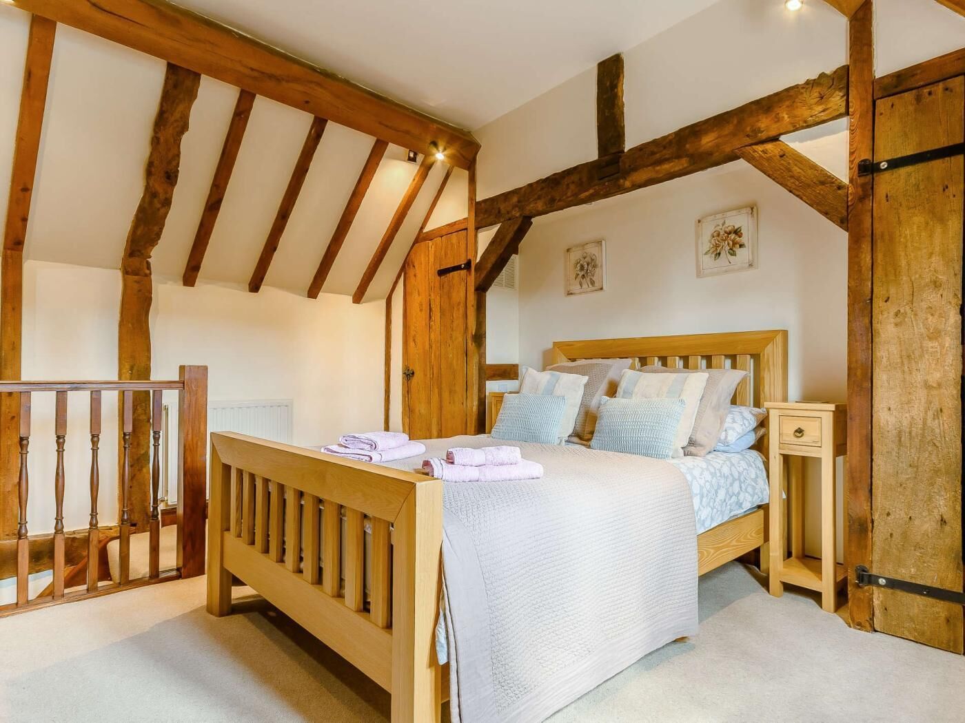 2 bedrooms, travel crib, WiFi (free), bed sheets