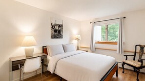 Desk, iron/ironing board, WiFi, bed sheets - Pool, Hot Tub, Spa & Ski Shuttle (Killington)