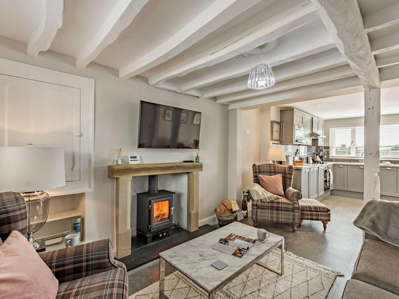 TV, fireplace