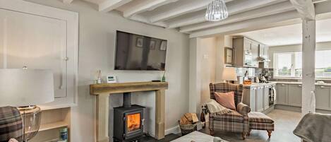 TV, fireplace