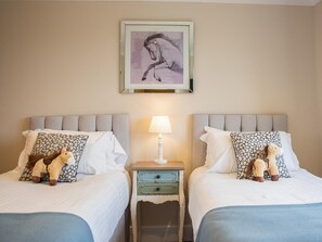 Travel cot, free WiFi, bed sheets - 3 Bed in Bideford (oc-89869) (Westward Ho!)
