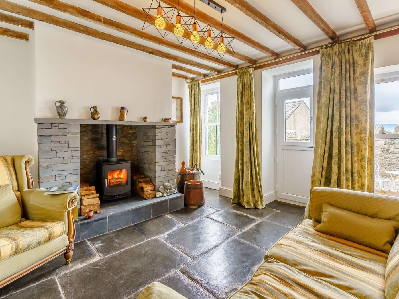 TV, fireplace