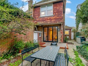 Outdoor dining - 2 Bed in Broadstairs (oc-89889) (Broadstairs)