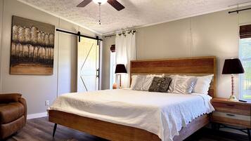 3 bedrooms, travel crib, WiFi (free), bed sheets