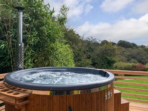 Bañera de hidromasaje al aire libre