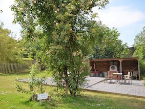 Outdoor dining - 2 Bed in Kingsbridge (oc-90024) (South Huish)