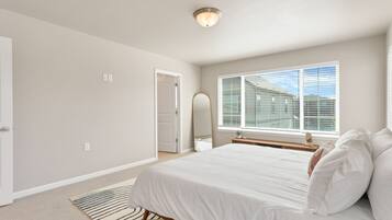 5 bedrooms, iron/ironing board, WiFi, bed sheets