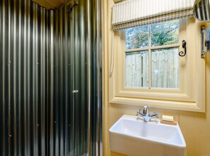 Bathroom - 1 Bed in Ashbourne (oc-90021) (Alsop en le Dale)