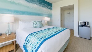 A hotel room with a bed, bedside lamps, a microwave, and a door leading to another room. - Marriott Vacation Club, South Beach
Cozy hotel suite in charming Miami Beach (Miami Beach)
