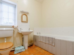 Bathroom - 3 Bed in Abergavenny (oc-90233) (Brynygwenin)