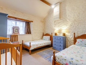 3 bedrooms, free WiFi - 3 Bed in Abergavenny (oc-90233) (Brynygwenin)