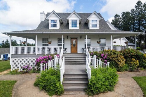 Willamette Wine Country Vineyard Escape