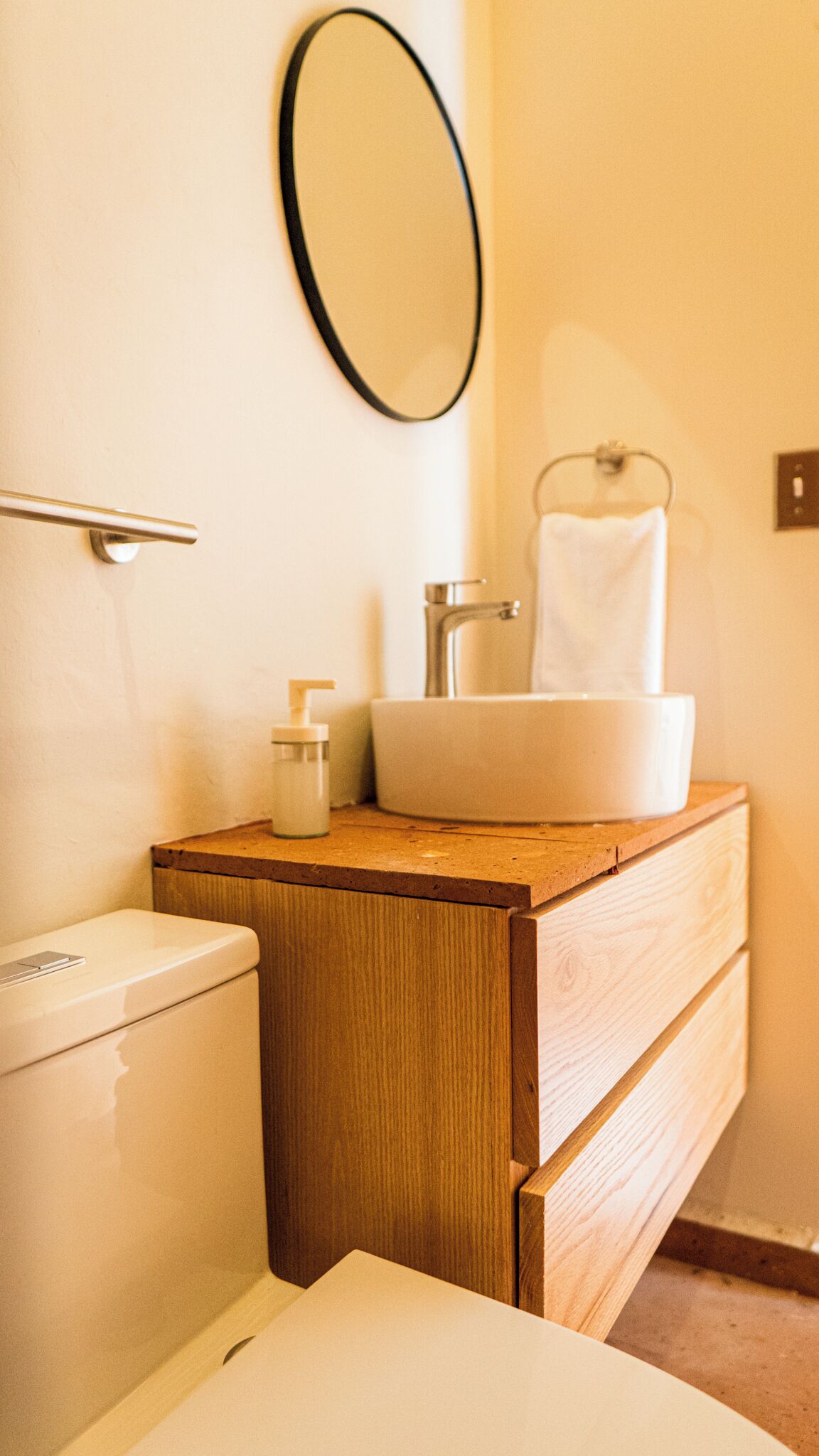 Room, 1 Queen Bed, Ensuite | Bathroom | Shower, soap, shampoo, toilet paper