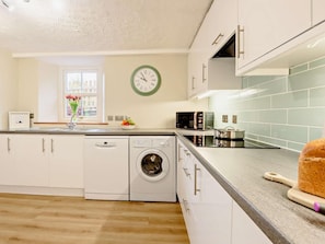 Oven, dishwasher, highchair, cookware/dishes/utensils - 3 Bed in Egremont (oc-90050) (Haile)