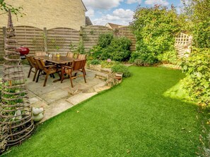 Outdoor dining - 3 Bed in Cheltenham (oc-89850) (Bourton-on-the-Water)