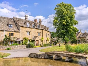 Exterior - 3 Bed in Cheltenham (oc-89850) (Bourton-on-the-Water)