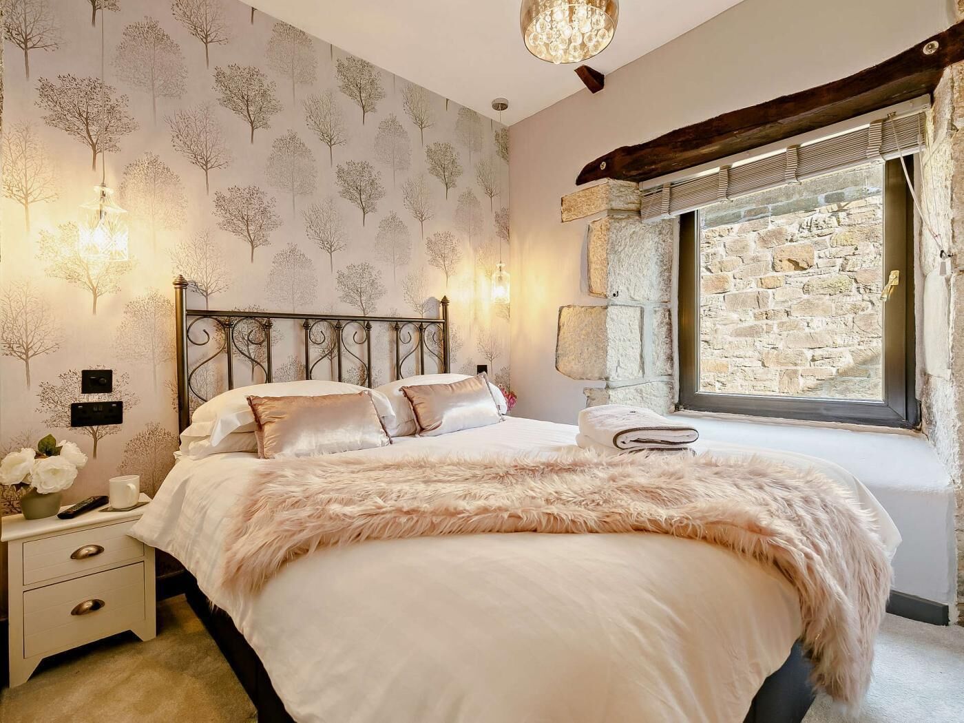 3 bedrooms, travel cot, free WiFi, bed sheets