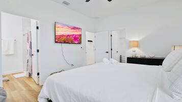 4 bedrooms, iron/ironing board, Internet, bed sheets
