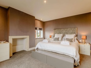 3 bedrooms, travel cot, free WiFi, bed sheets - 3 Bed in Halifax (oc-90209) (Sowerby Bridge)