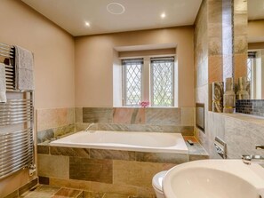 Towels - 3 Bed in Halifax (oc-90209) (Sowerby Bridge)
