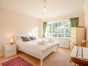 Travel cot, free WiFi, bed sheets - 4 Bed in Dorchester (oc-89788) (Corscombe)