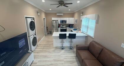 Walk to Downtown Grand Haven - New King Guest Apt with Kitchen & Laundry